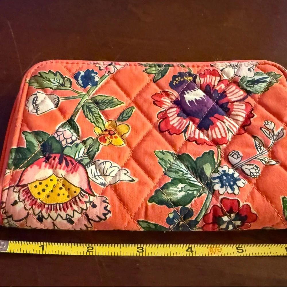 Vera Bradley RFID Quilted Floral Wristlet Wallet - Coral Pink Floral Print NWT - Picture 2 of 5